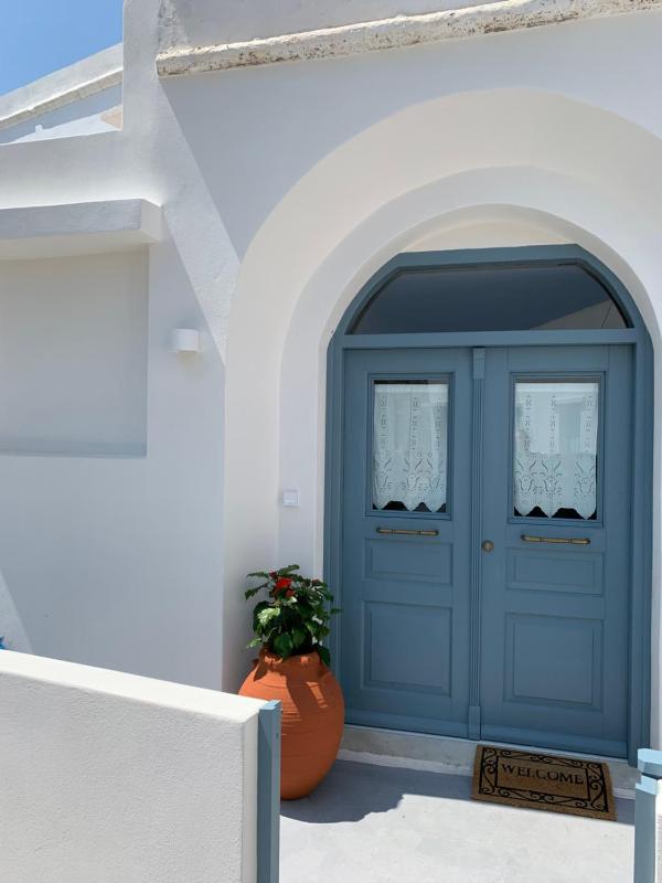 Captain's House Plaka Milos Images