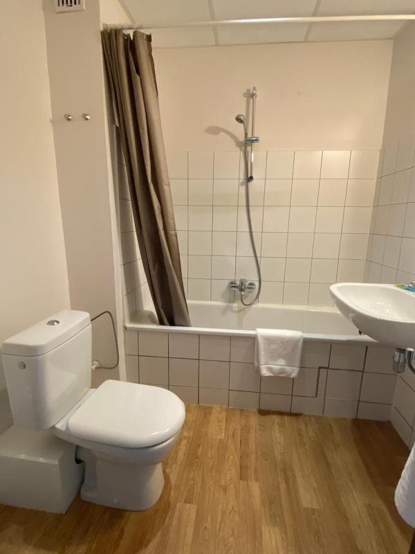 Standard Twin Room image 2