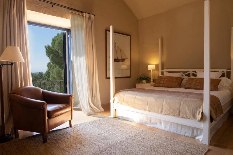 Double Room with Balcony image 1