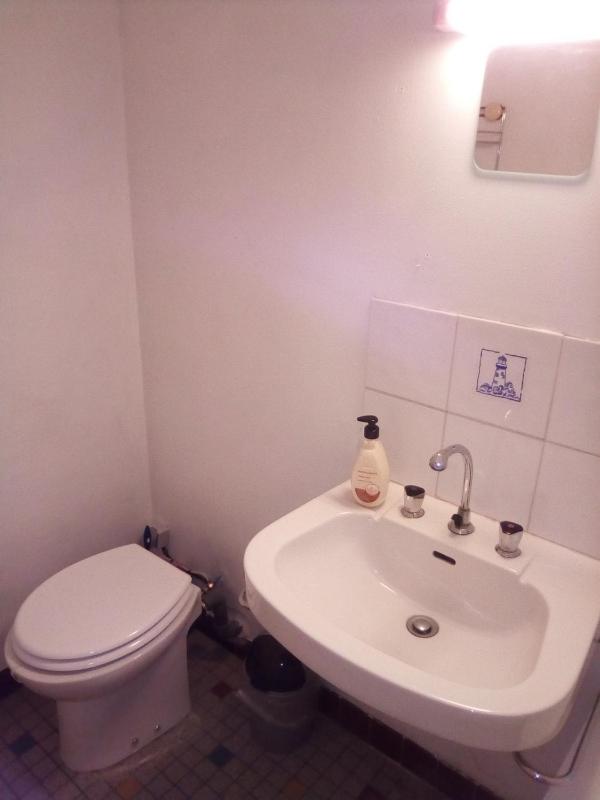 Twin Room image 4
