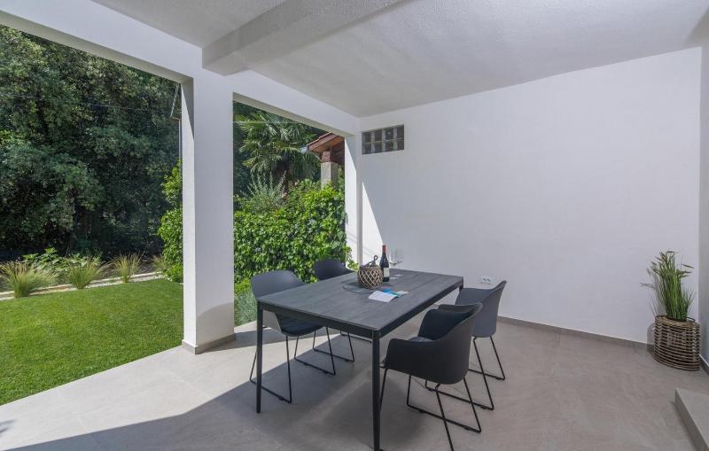 Apartment with Terrace image 2