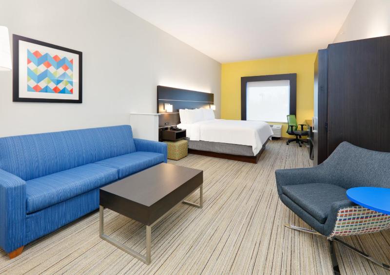 King Suite with Sofa Bed image 2