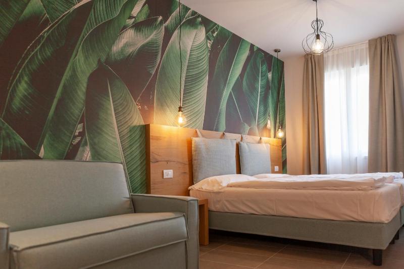 Quadruple Room image 4