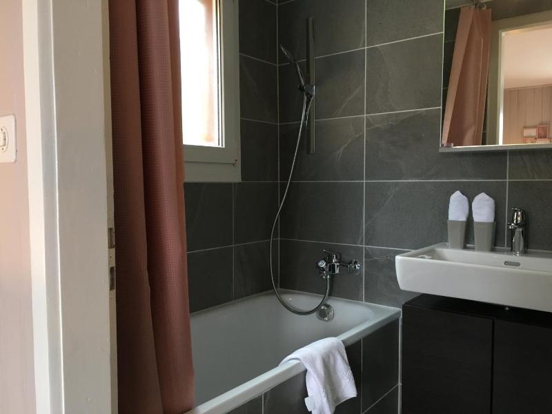 Standard Double Room image 3