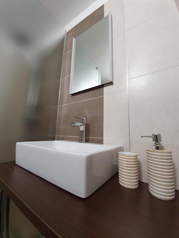 One-Bedroom Apartment image 2