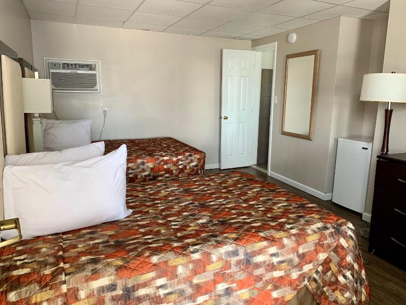 Cabana Motel - image 14