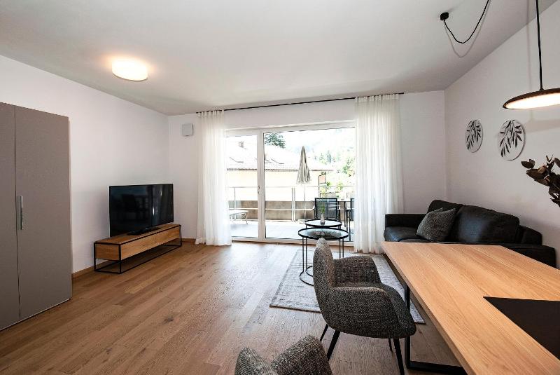 One-Bedroom Apartment image 2