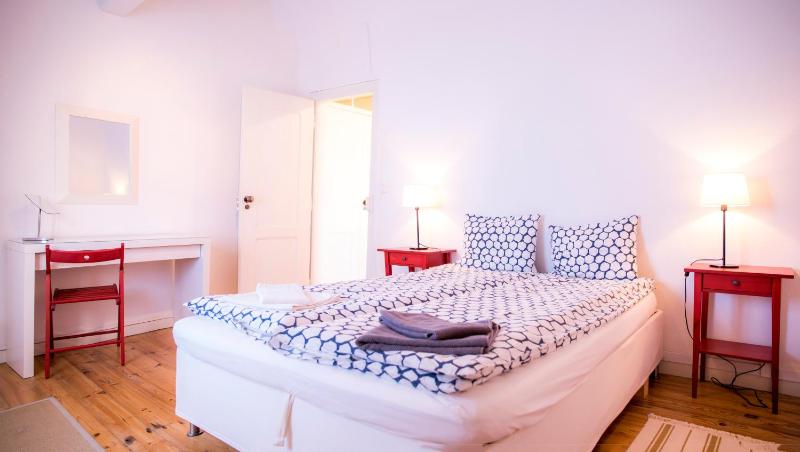 One-Bedroom Apartment image 4