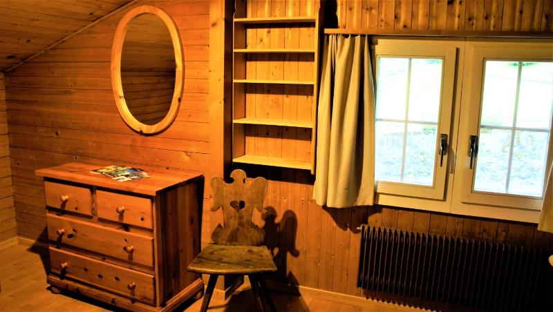Single Room with Shared Bathroom (Schönegg) image 2