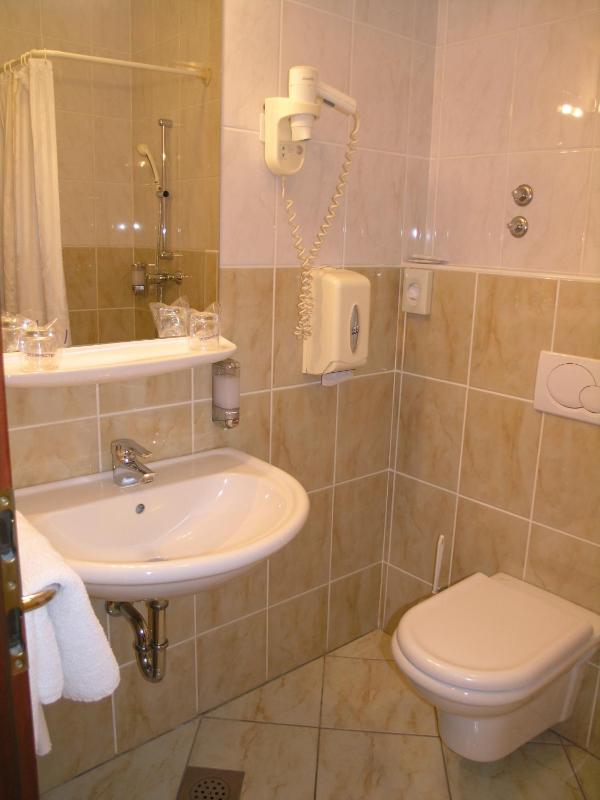 Triple Room with Balcony image 3