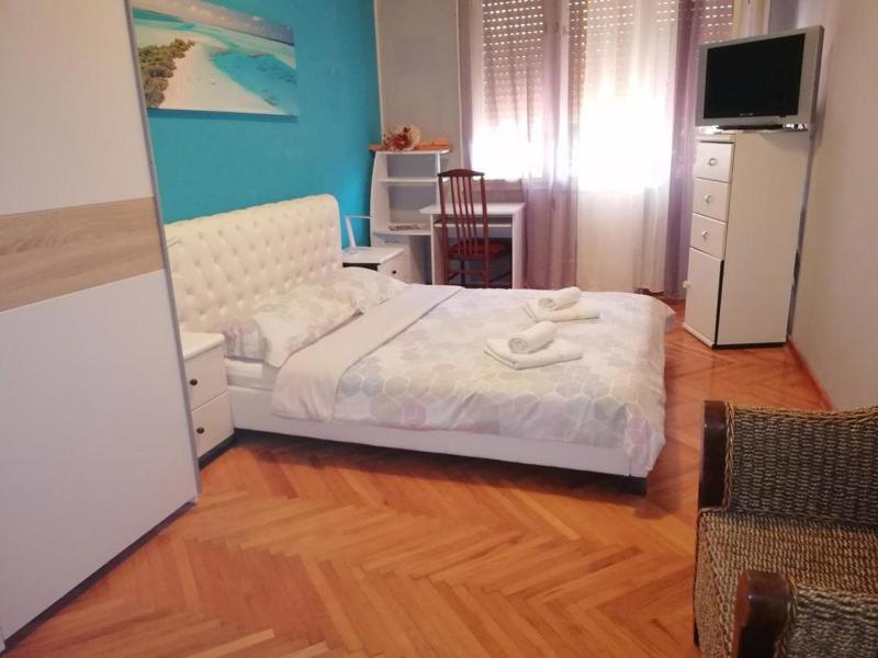 One-Bedroom Apartment with Balcony image 2