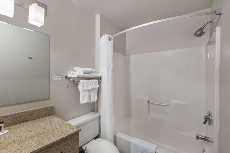 1 King Bed, One-Bedroom Suite, Non-Smoking image 2