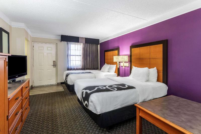 Double Room with Two Double Beds image 3