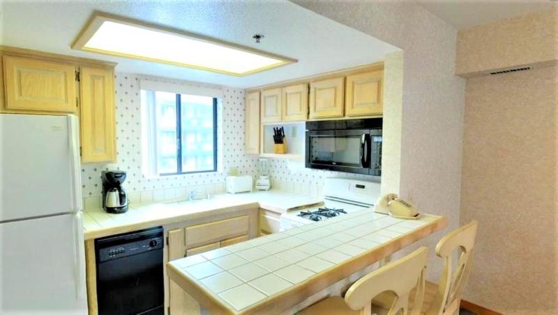 One-Bedroom Apartment image 4