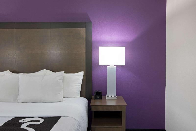 Executive King Room image 3