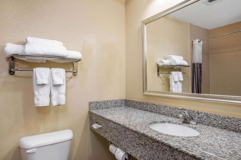 Deluxe Queen Room with Two Queen Beds image 2