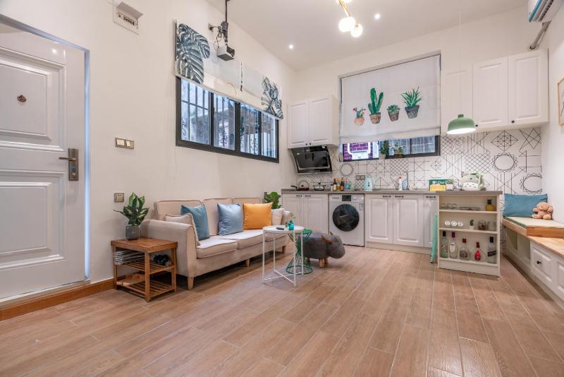 Tonight Homestey Shanghai Apartment Good Location 6421 - image 3