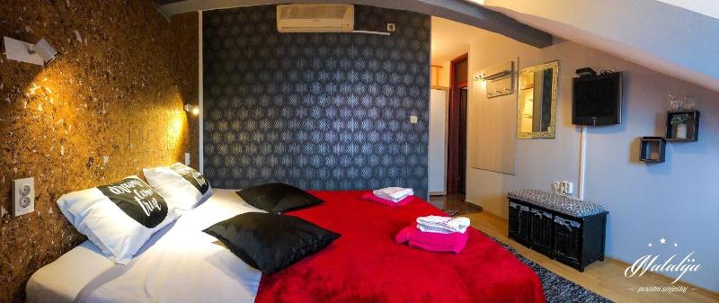 Double Room image 3
