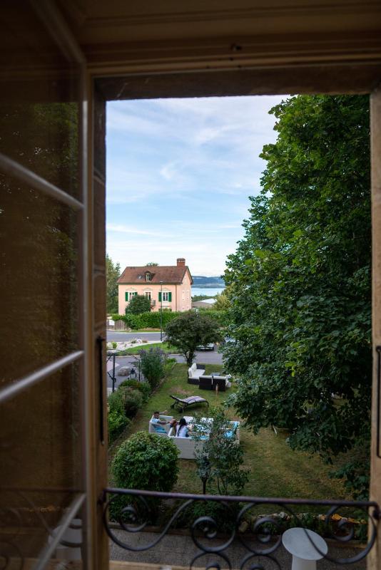 Double Room with Lake View image 2