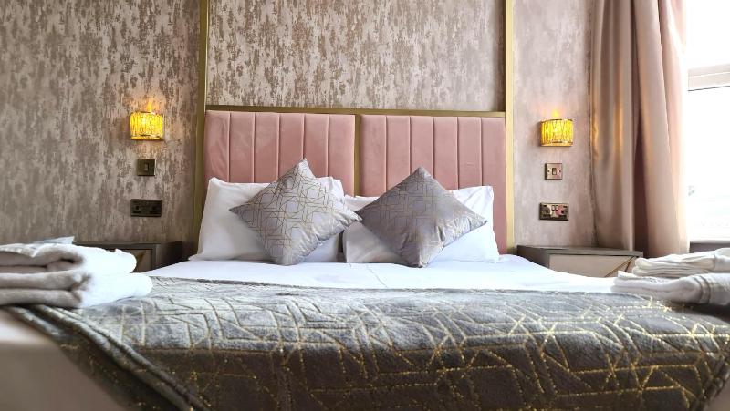 Tiffany's Hotel - image 9