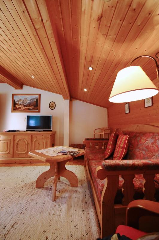 One-Bedroom Apartment image 2
