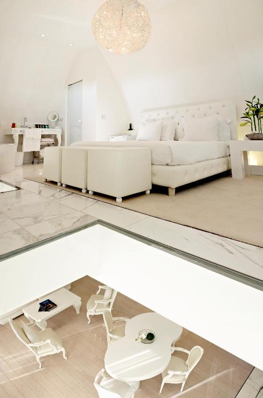 Duplex Suite - free spa access image 4