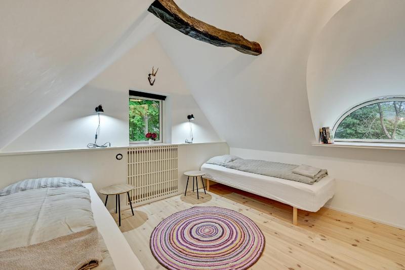 One-Bedroom Apartment image 2