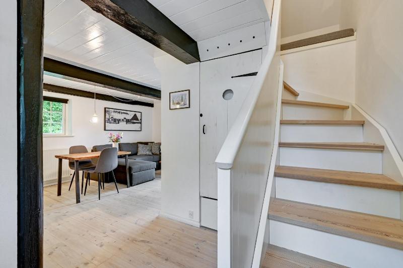 One-Bedroom Apartment image 3