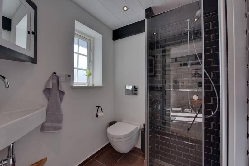 One-Bedroom Apartment image 1