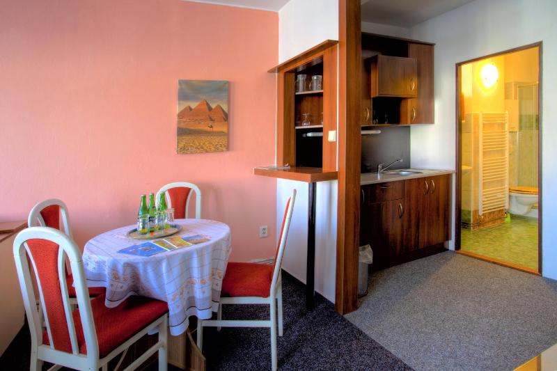 Studio (2 Adults) image 4
