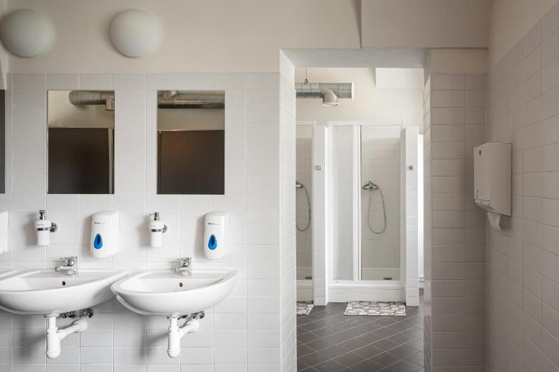 8-Bed Room with Shared Bathroom image 3