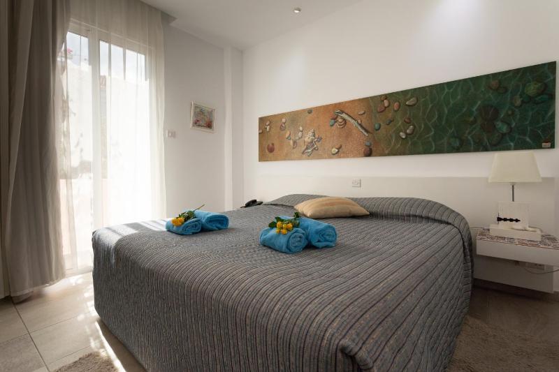 Double Room with Balcony image 3