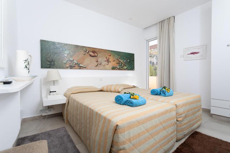 Double Room with Balcony image 2
