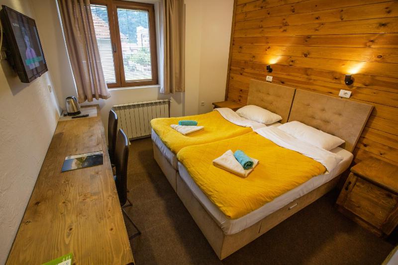 Standard Double or Twin Room with Garden View image 3
