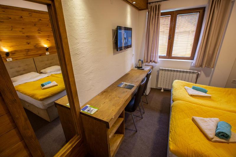 Standard Double or Twin Room with Garden View image 4