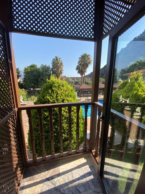 Double or Twin Room with Balcony image 4