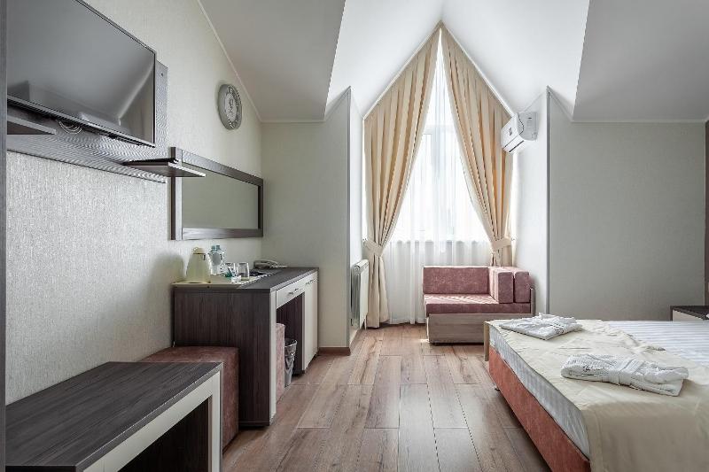 Standard Double Room image 2