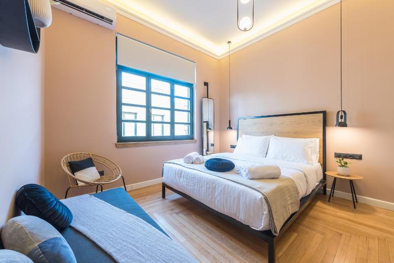 Deluxe Double Room (2 Adults + 1 Child) image 3