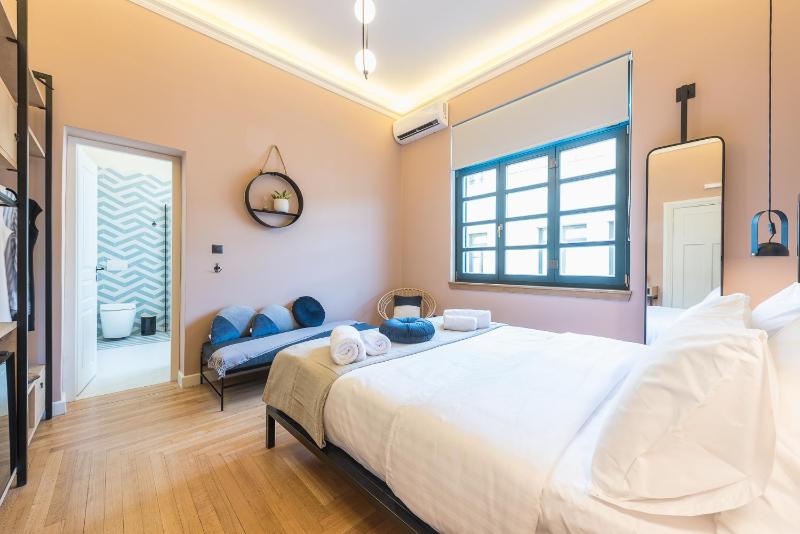 Deluxe Double Room (2 Adults + 1 Child) image 2