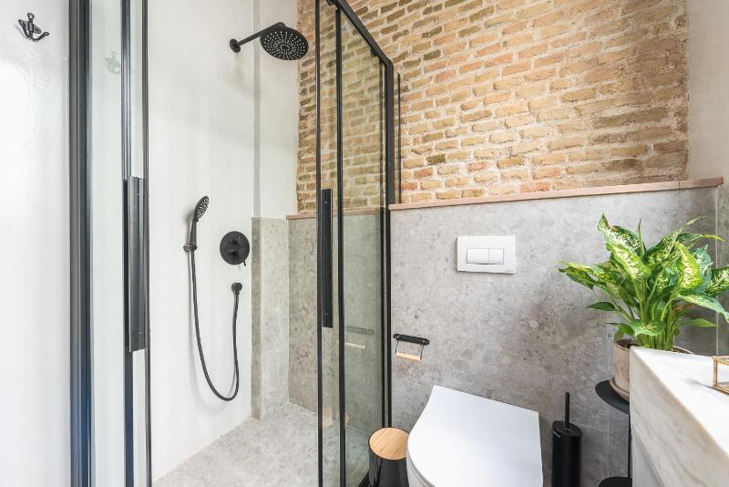 Deluxe Double Room image 3