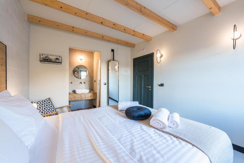 Double Room with Terrace image 2