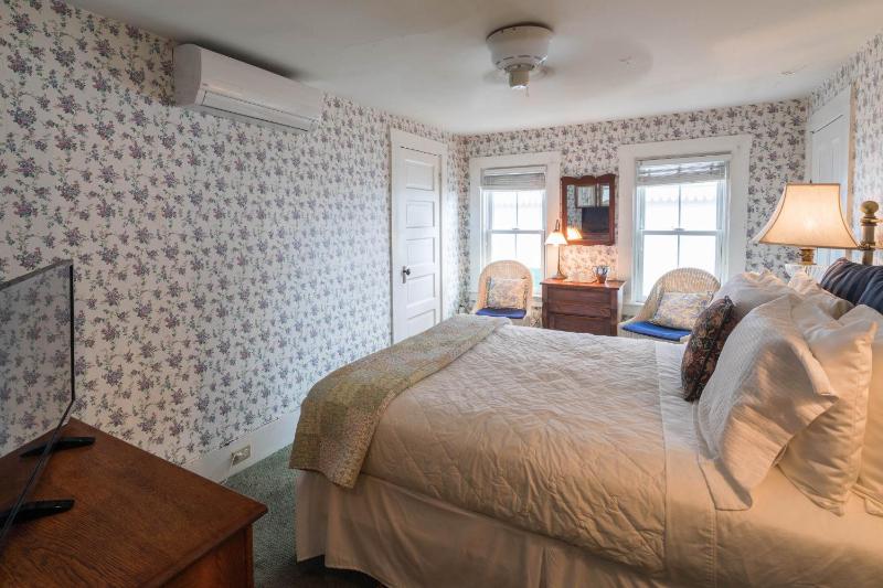 Queen Room with Garden View