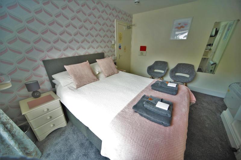 Double Room image 2