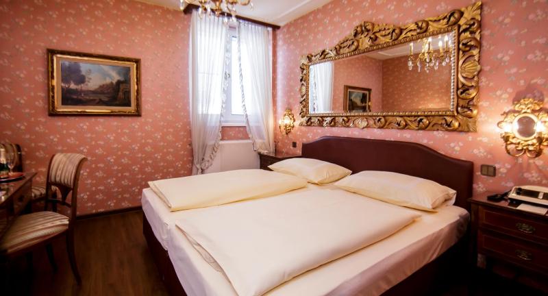 Standard Double Room image 4