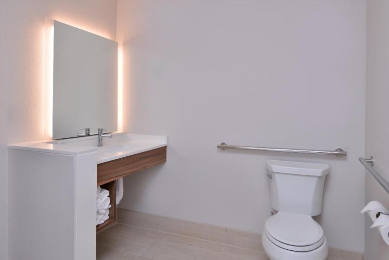 Standard Room image 4