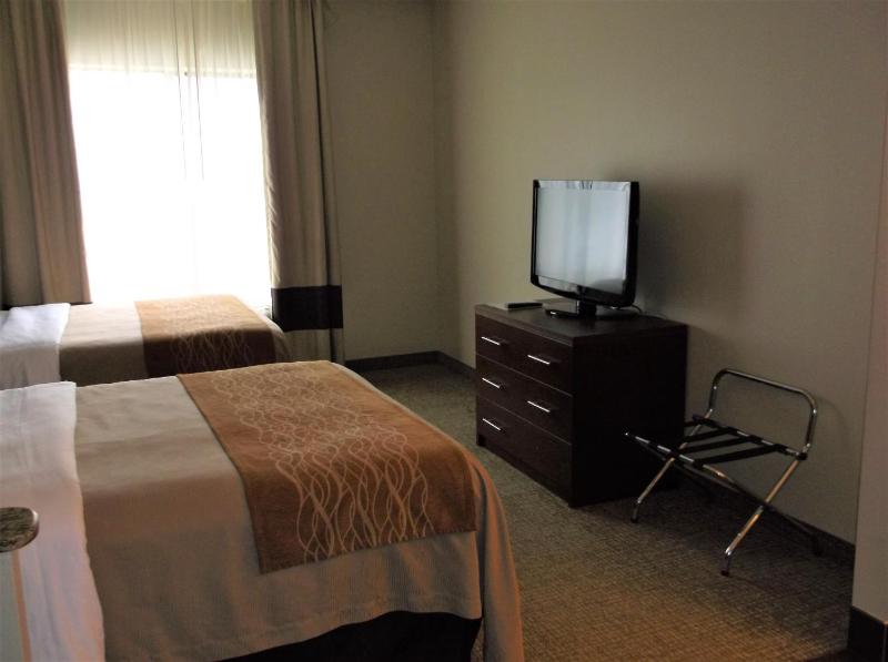 Queen Suite with Two Queen Beds - Non-Smoking image 3