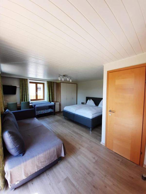 Triple Room with Balcony image 3