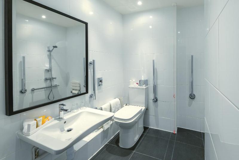 Standard Queen Room - Disability Access image 3