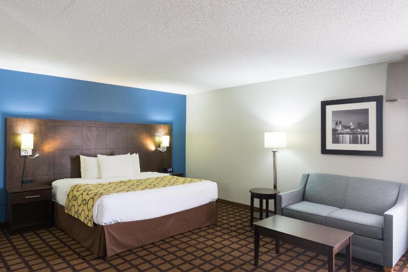 King Suite - Non-Smoking image 3