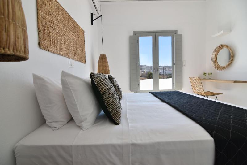 Double or Twin Room with Garden View image 3